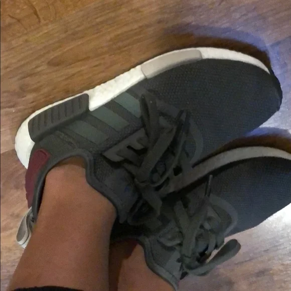 Adidas NMD R1 women’s sz 5 grey/maroon - Picture 8 of 8